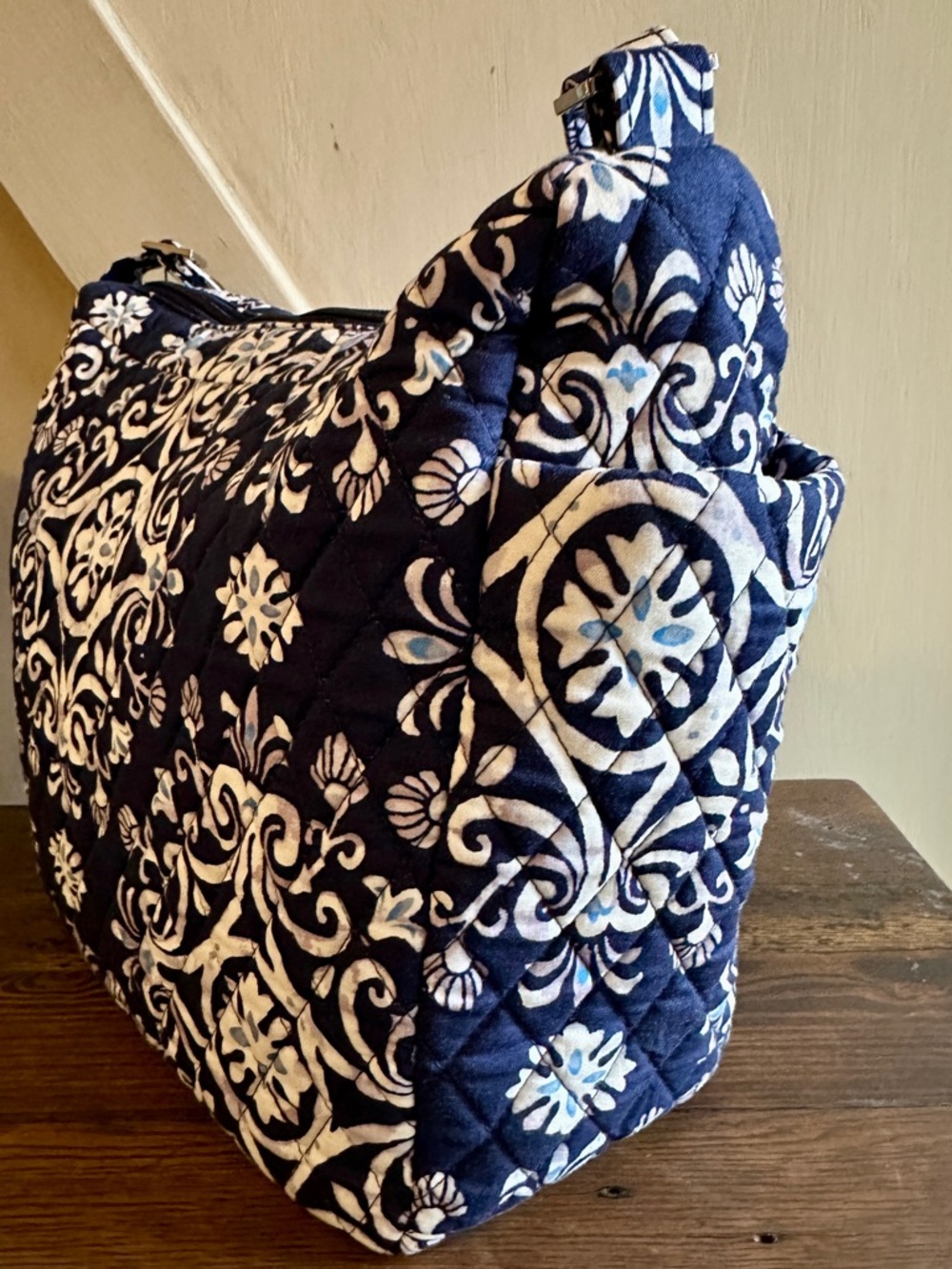 Vera Bradley Large On the Go Crossbody – Steel Blue Medallion (NWT) - Picture 6 of 11